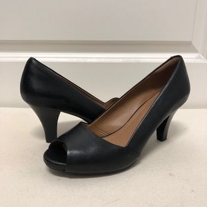 Clark’s Leather Pumps